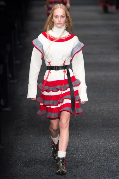 Look 15